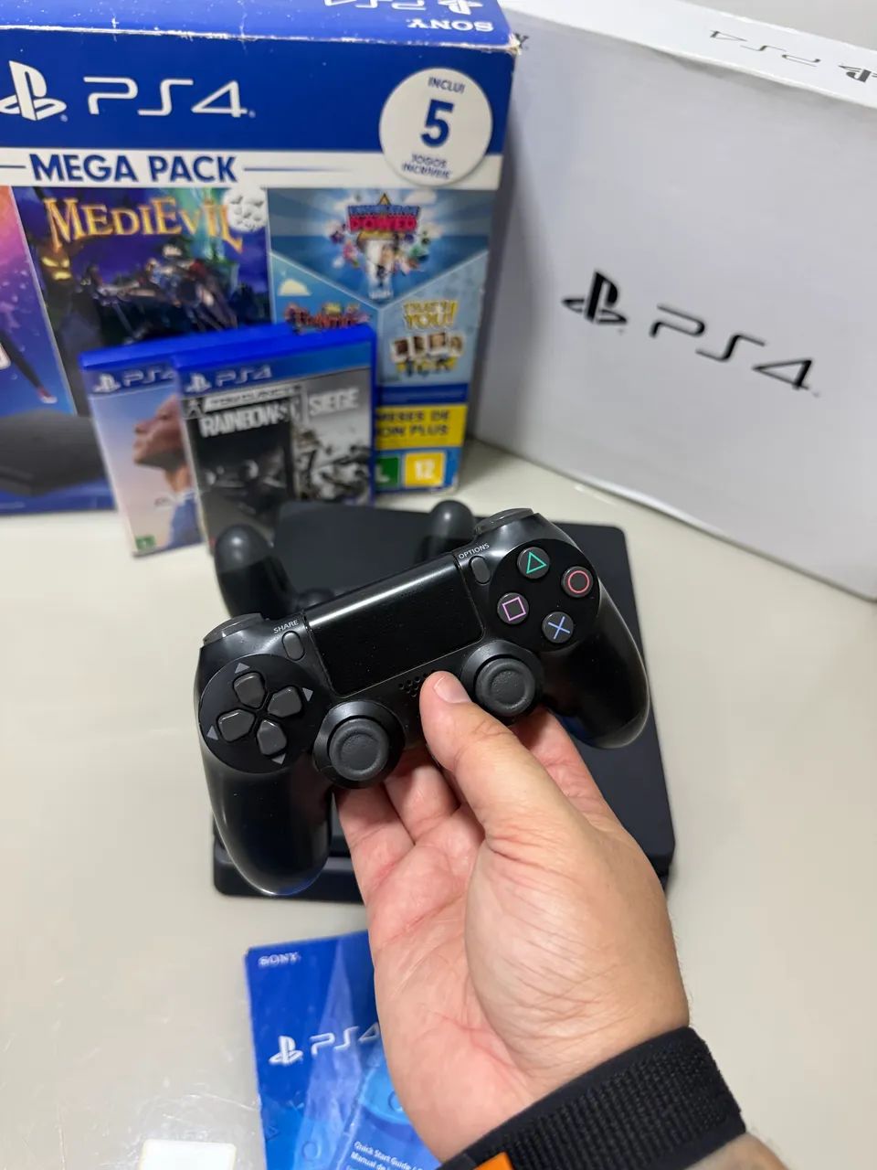 PS4 Slim 1TB | 2 Controles, 2 Jogos, Manuais e Caixa - Foto 2
