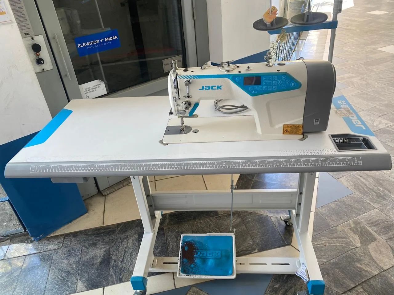 Máquina de costura  - Foto 2
