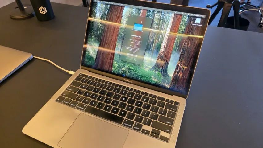 MacBook Air 13" Intel Core i3 8GB (2020) - Foto 2