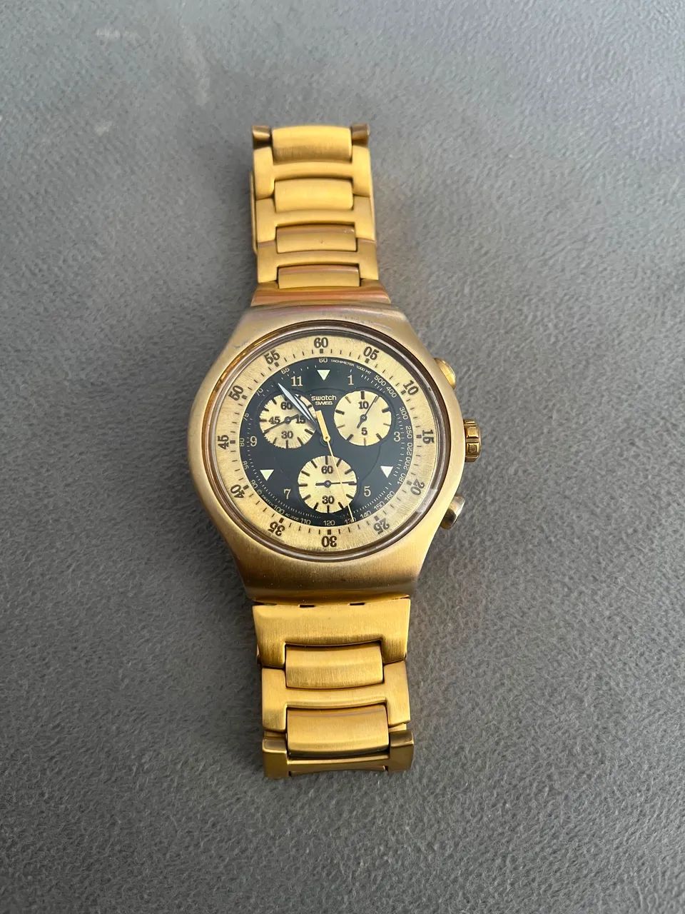 Relógio swatch cara preta 