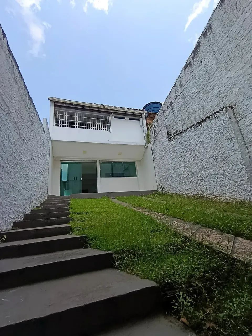 VENDO ou ALUGO EXCELENTE CASA 3 PAV - Foto 2