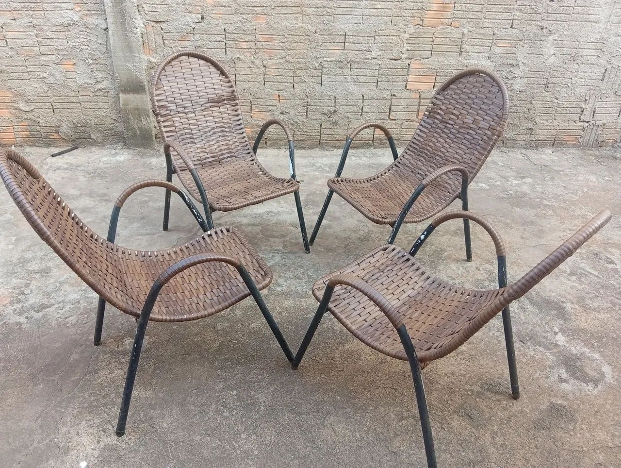 4 cadeiras de fibra 