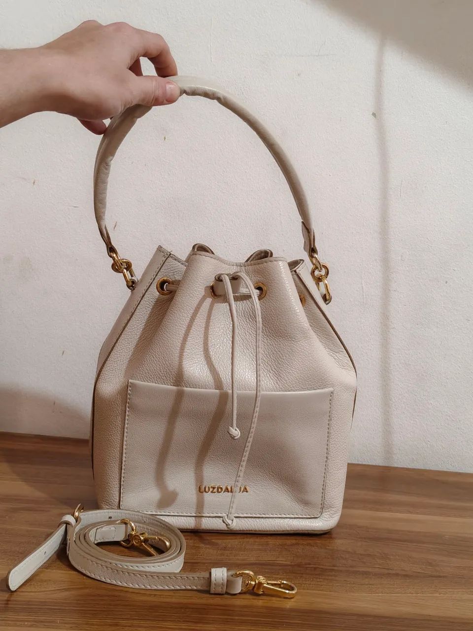 Bolsa bucket de couro luz da lua