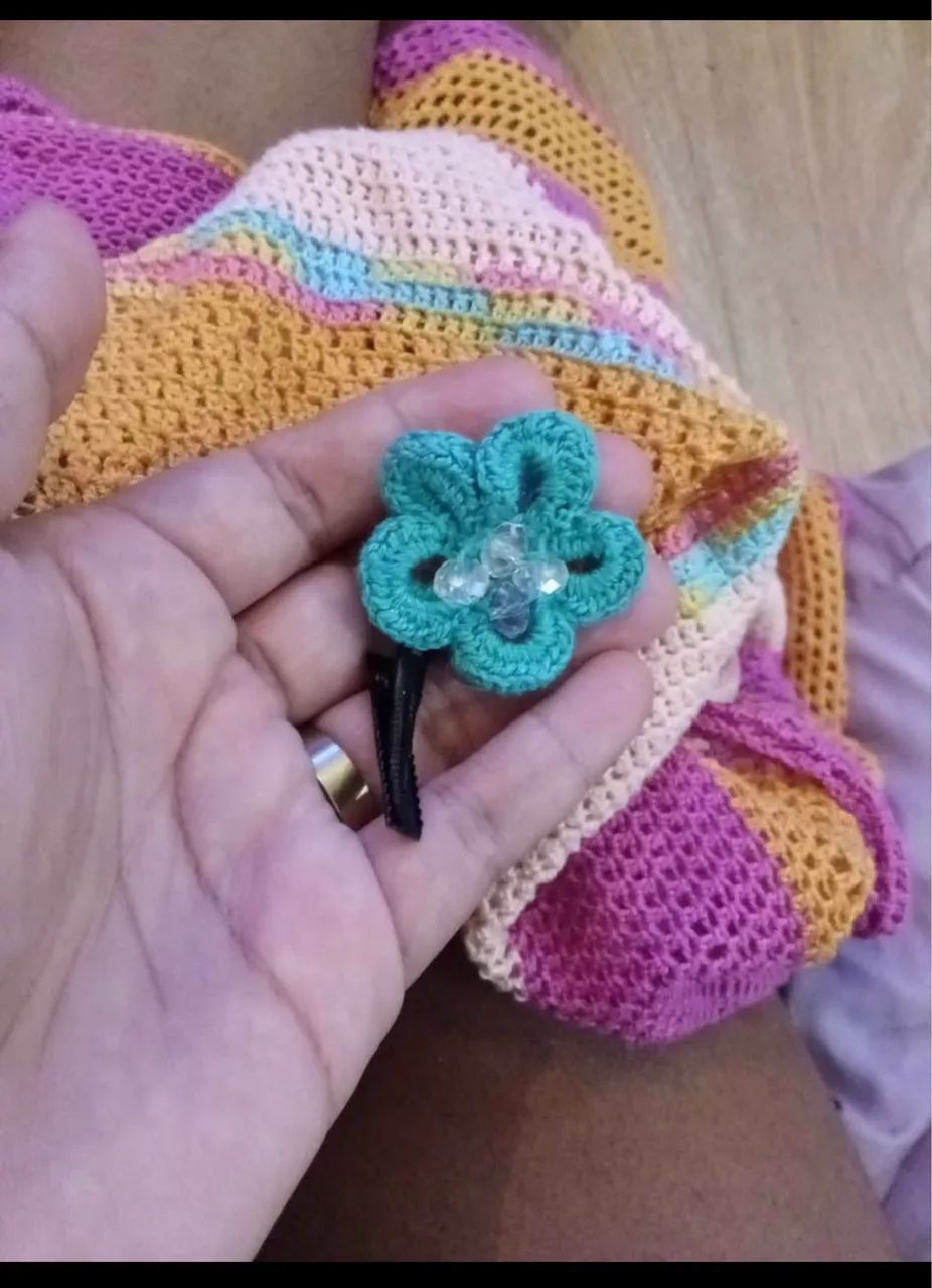 Kit 6 presilhas com flores de Croche e cristais - feitos a mão - Foto 2