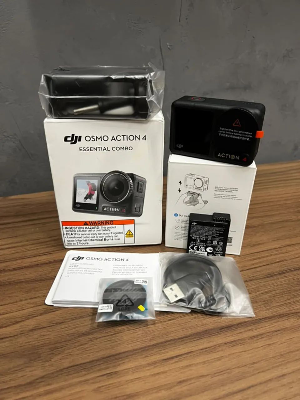 Câmera de Ação DJI Osmo Action 4 Essential Combo - Open box