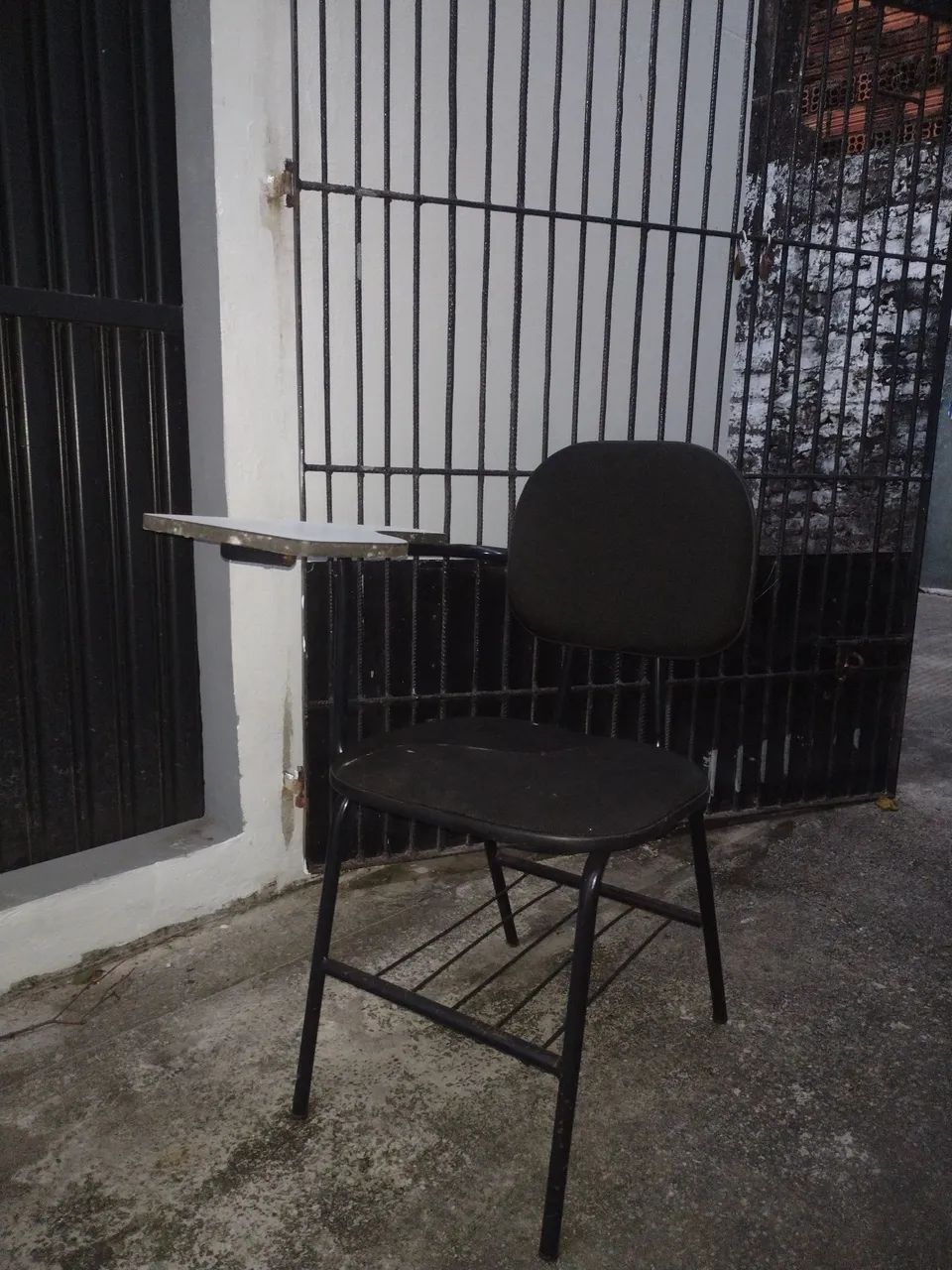 Cadeira de Estudo com Prancheta e Apoio para Braço