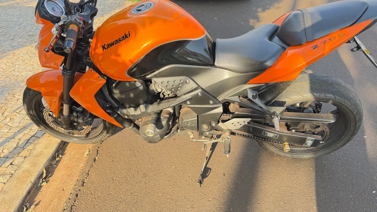 Z 750 2012 - 1530888783 | OLX