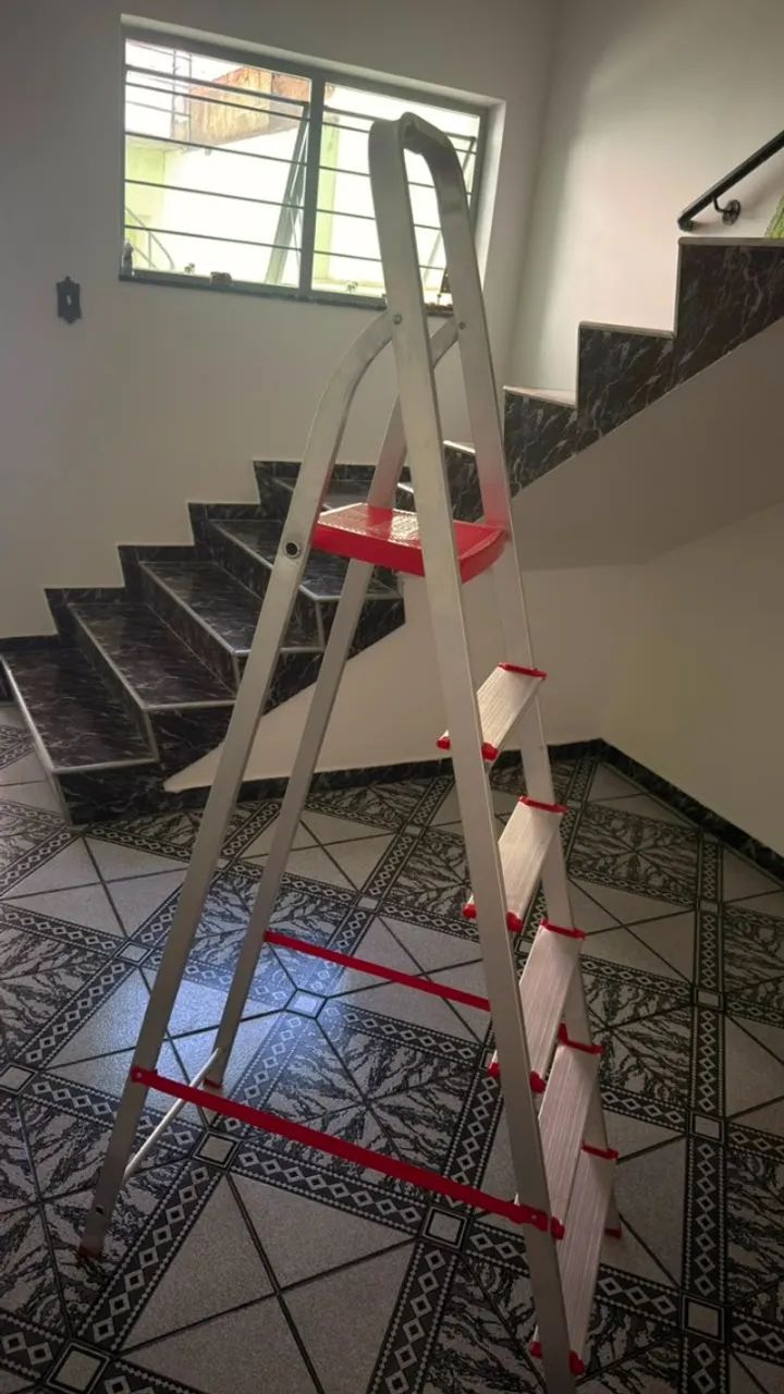 Escada de alumínio 5 degraus