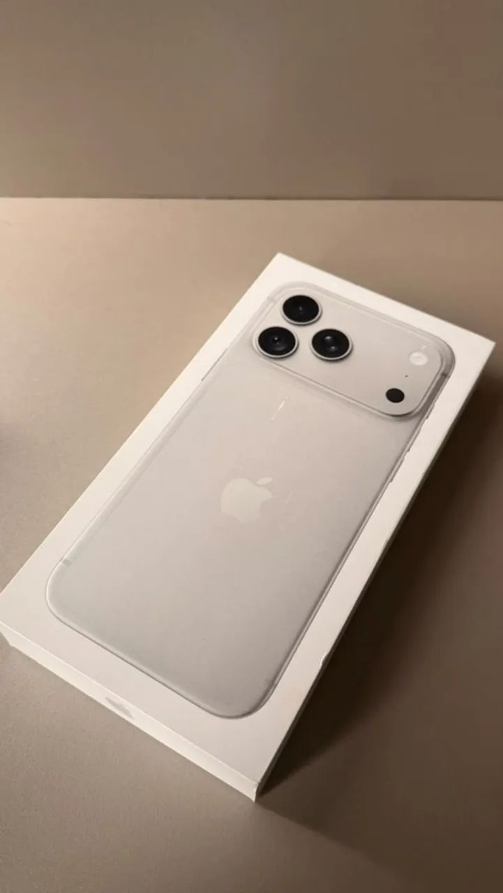 Iphone 18 Pro Max - LACRADO - cor prata
