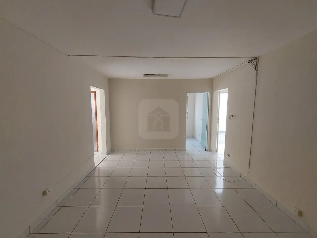 Casa mista para locação no bairro Martins - Foto 3