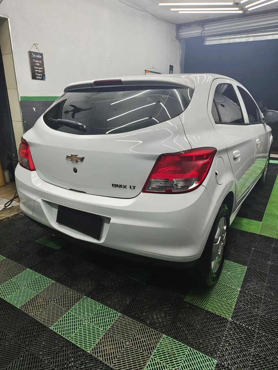 Chevrolet Onix Hatch LT 1.0 8V Flexpower 5P Mec. 2014 - Foto 5