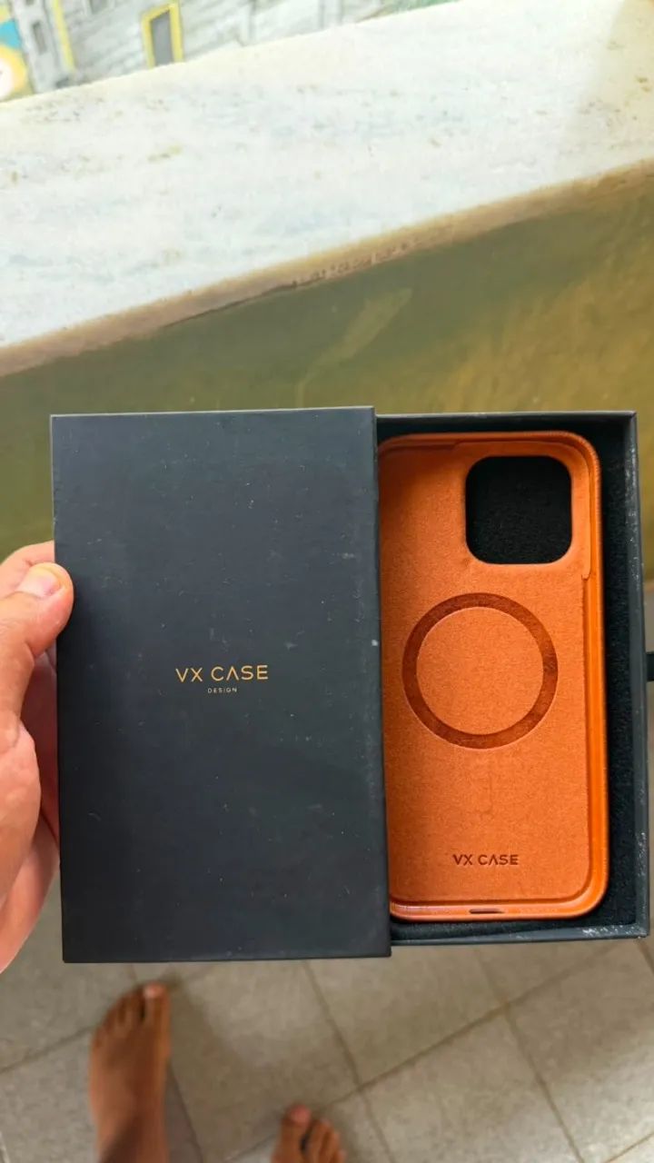 02 Capas VX CASE para Iphone 15 Pro Max - Kevlar preta e Couro