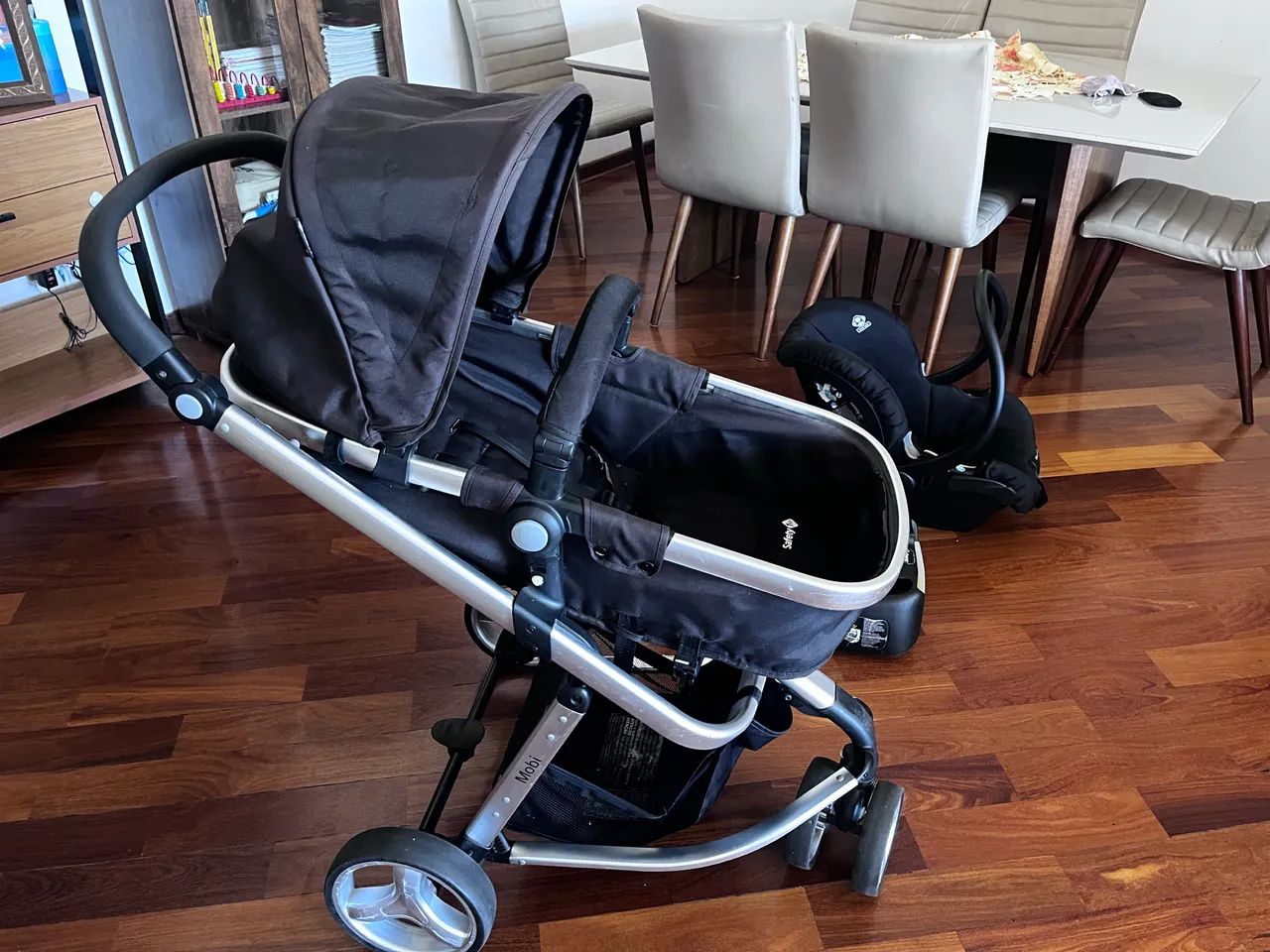 Carrinho de bebê com bebê conforto - Foto 2