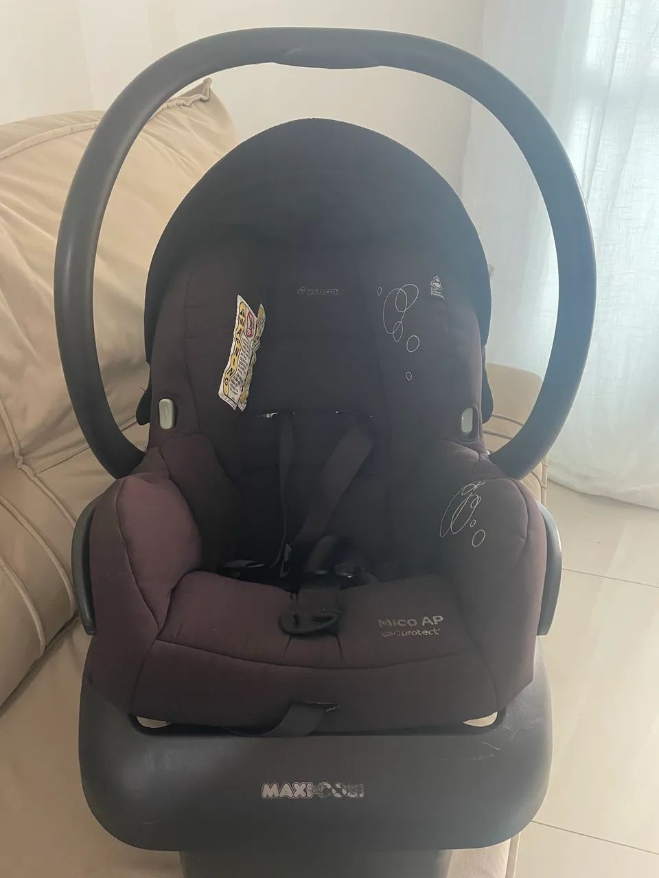 Bebê conforto com base máxi cosi