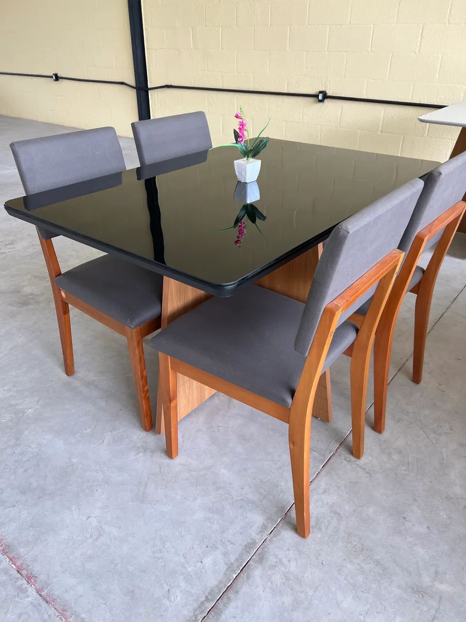 Conjunto de Mesa com 4 cadeiras mostruário - Foto 2