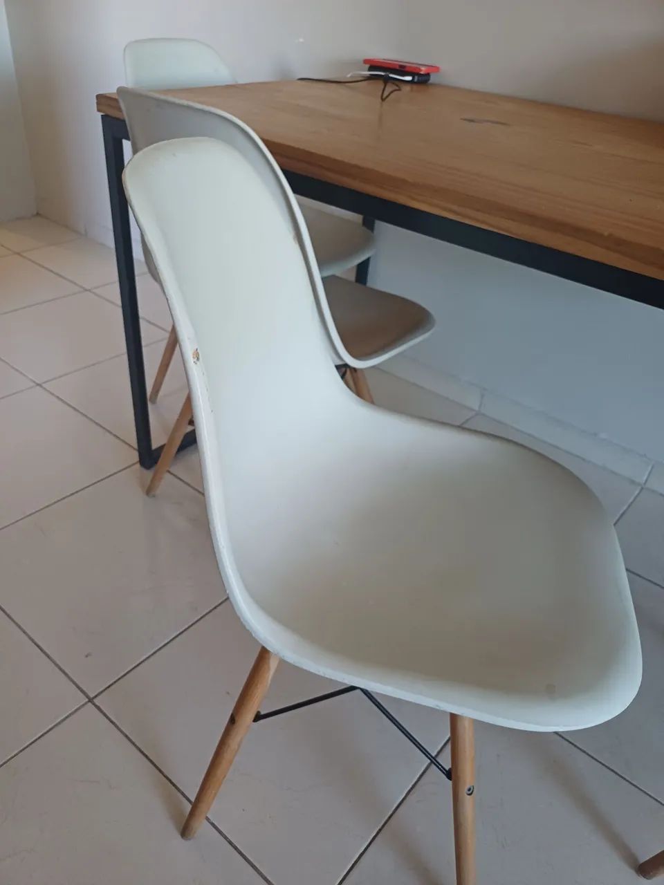 Mesa com 4 cadeiras eames  - Foto 3