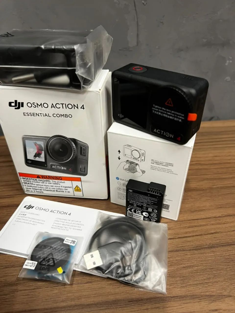 Câmera de Ação DJI Osmo Action 4 Essential Combo - Open box - Foto 2