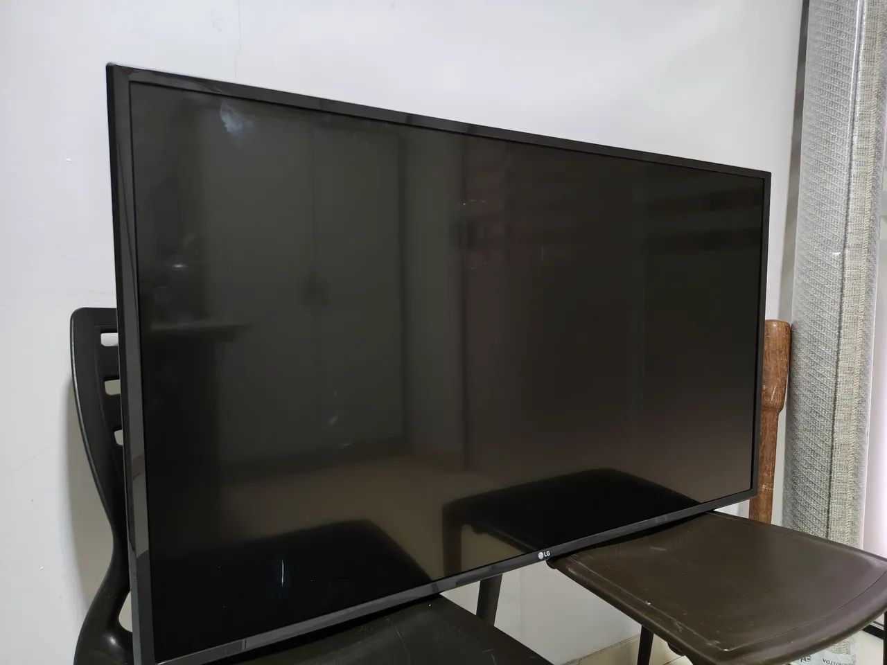 Vendo tvLG 43 polegadas com display quebrado, para retirada de peças 