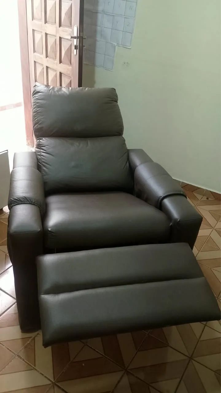 Poltrona Reclinável Retrátil
