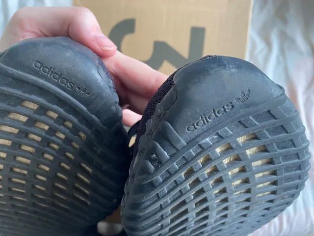 tênis adidas yeezy 350 v2 onyx 43 - Foto 5