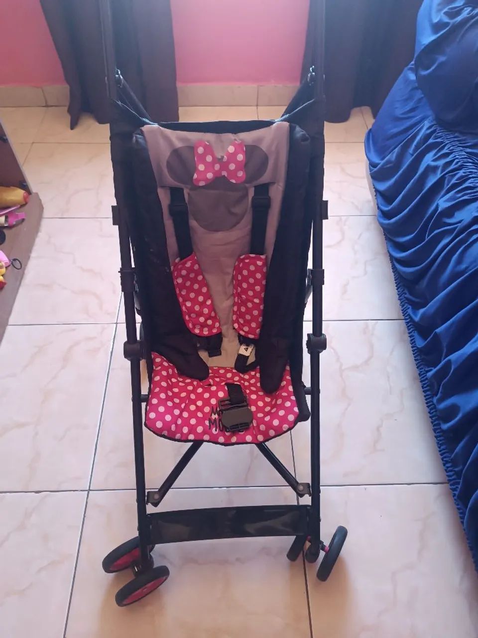 Carrinho de bebê e andador 
