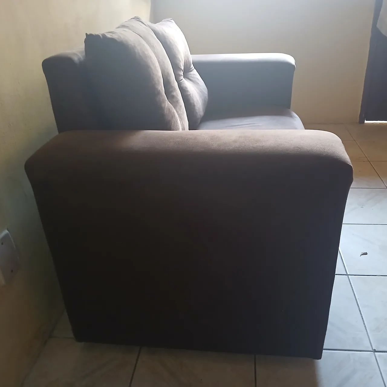 ofá de 2 lugares confortável, apenas 1 ano de uso - Foto 2