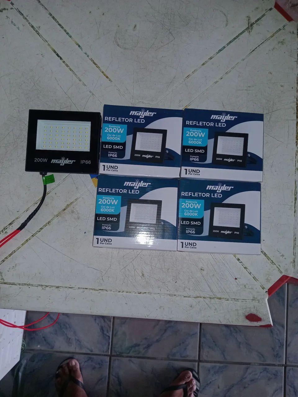 Vendo Refletor de 200.W. 