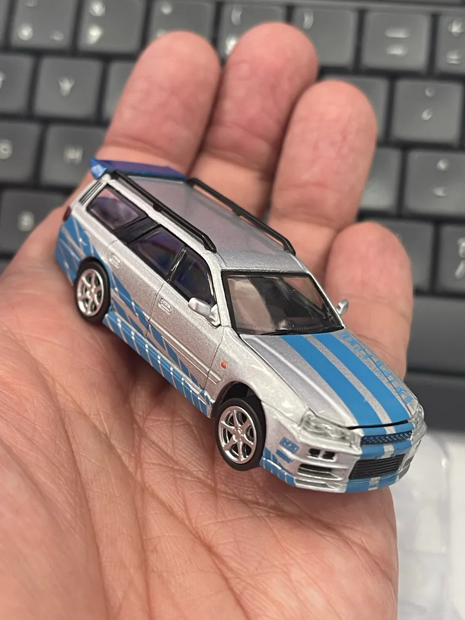 Nissan Skyline GT-R R34 Dourado - Inno64 x Top Secret Malaysia
