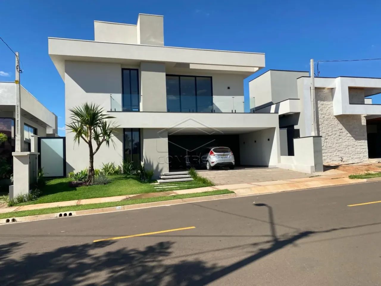 CASA TÉRREA COM MEZANINO