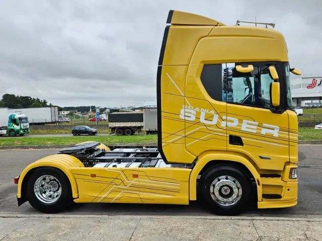 Scania R460 SUPER 4x2 Ano 24 Automático Geladeira Farol de teto e grade carenagem lateral - Foto 10