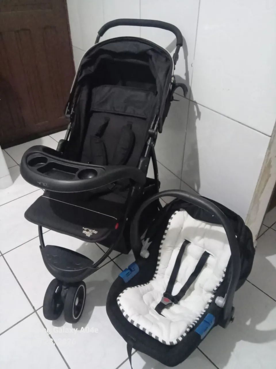 Carrinho de bebê e bb conforto semi Novos unissex  - Foto 2