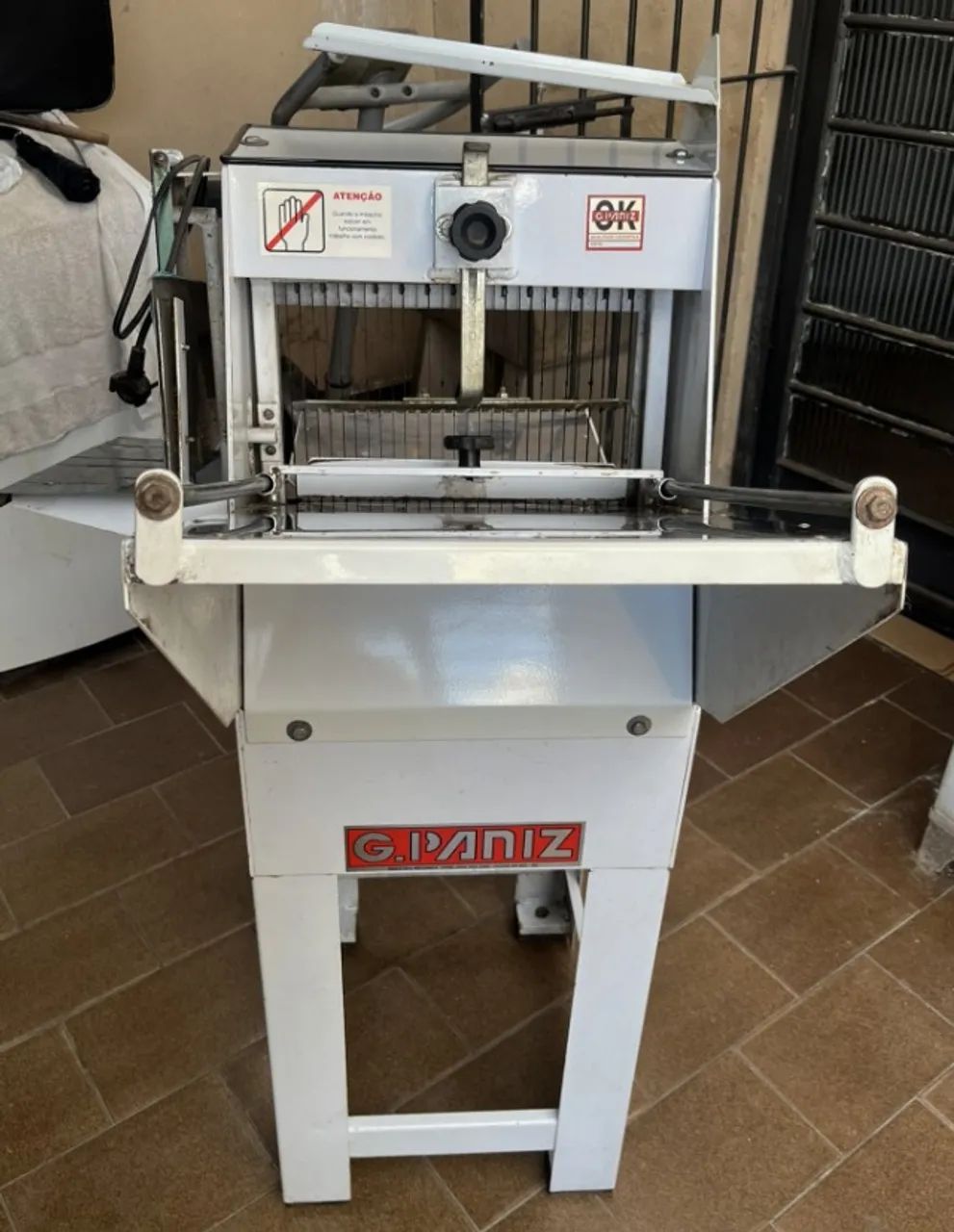 Fatiadeira de pão G.PANIZ - equipamento de panificação (usada) - Foto 4