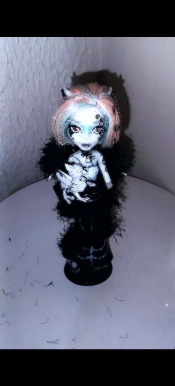 Monster High Rochelle Goyle Haunted custom - Foto 4