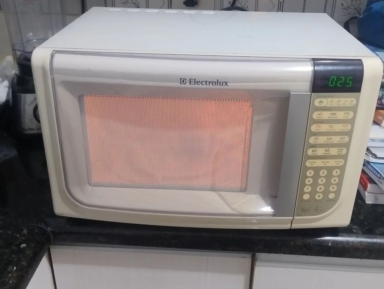 Micro ondas Eletrolux 31 litros 220 volts funcionando perfeitamente 