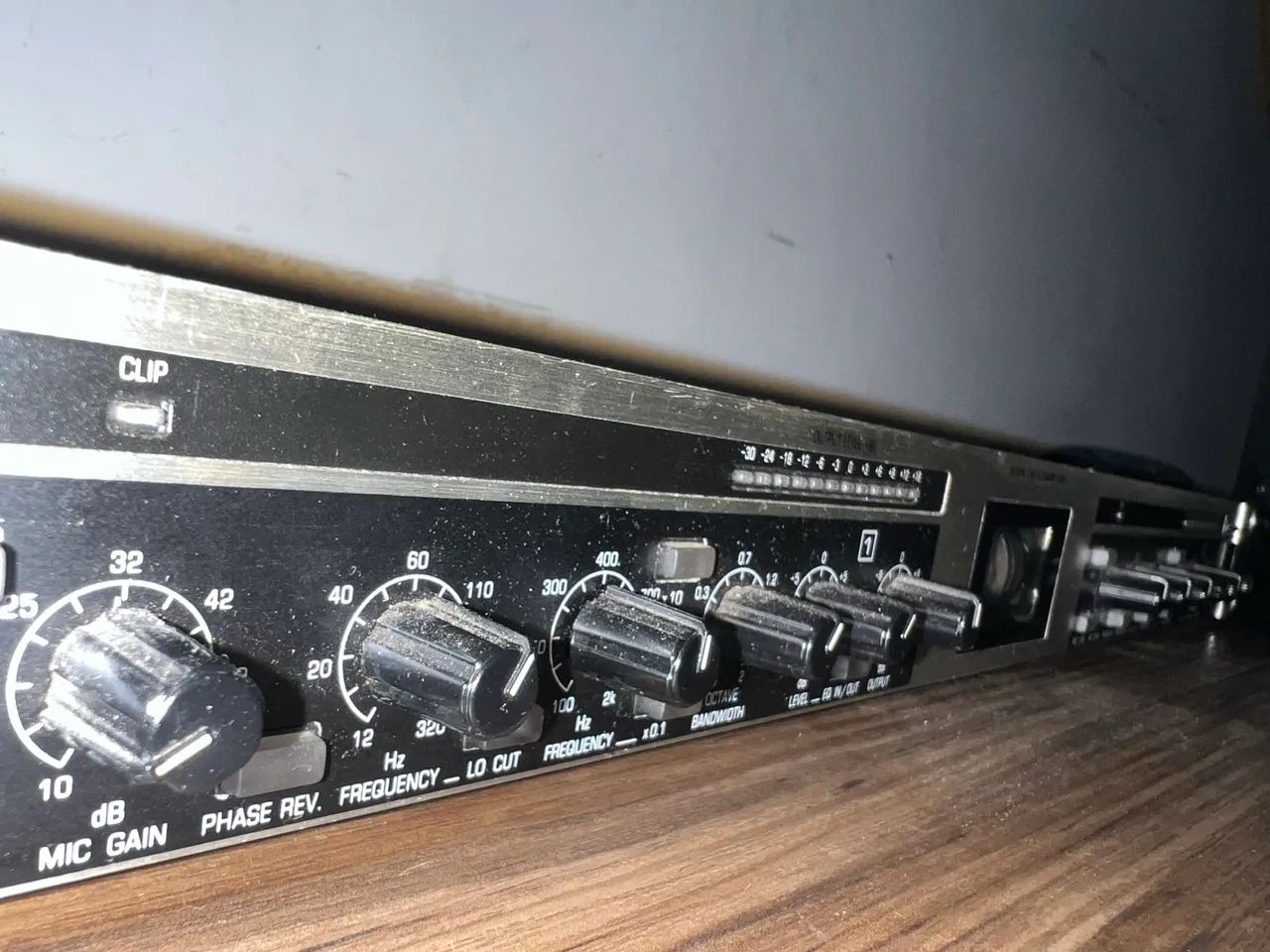 Pre Amp mic/line Behringer Ultragin pro MIC2200 - Equipamentos e