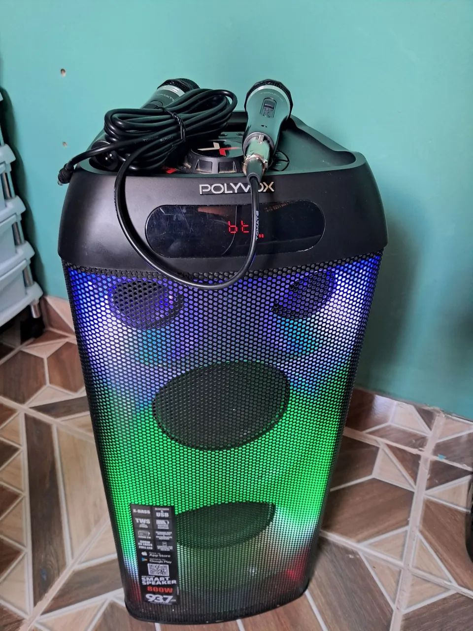 Caixa de som recarregável com 2 microfones Karaokê  - Foto 4