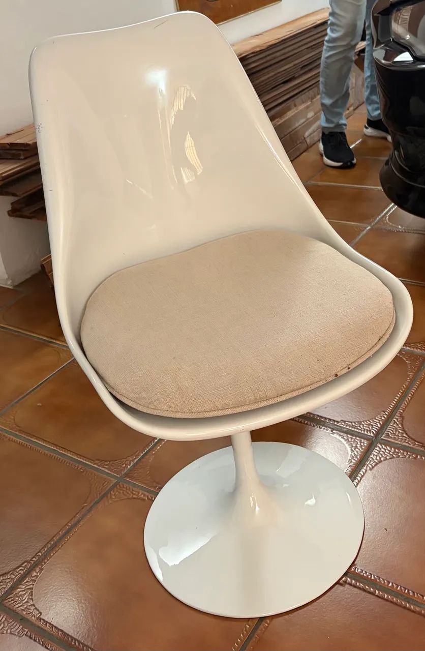 Cadeiras modelo tulipa 