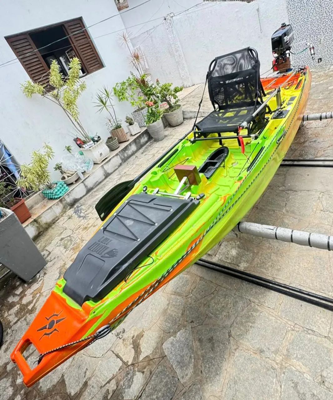 Caiaque IRON 1187 com motor Toyama 2.6