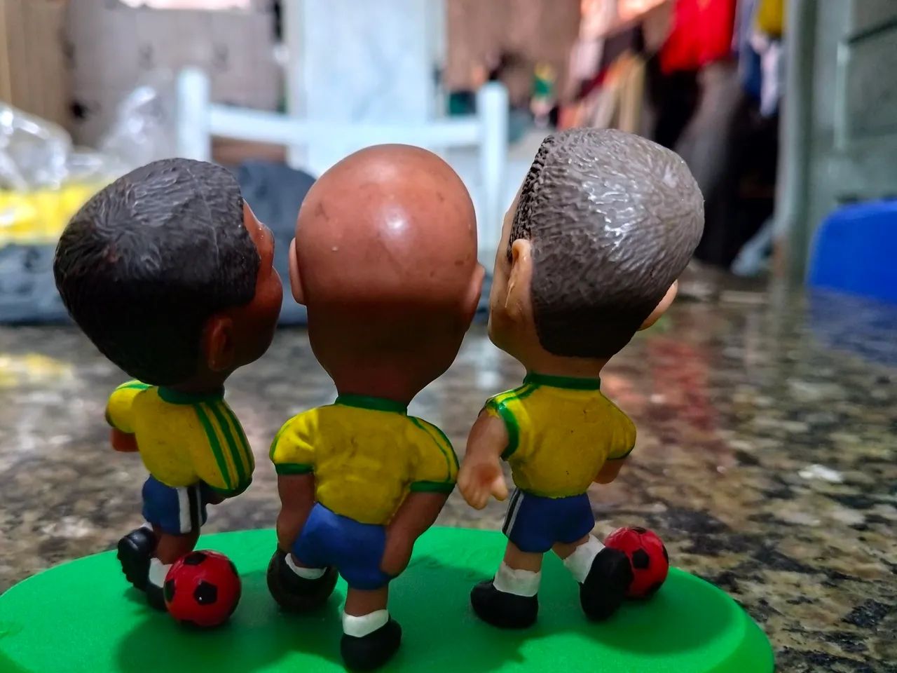 e 1998, retratando os jogadores dunga, ronaldo - Foto 3