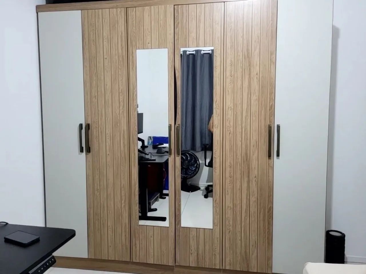 Guarda-roupa 6 portas com espelho 