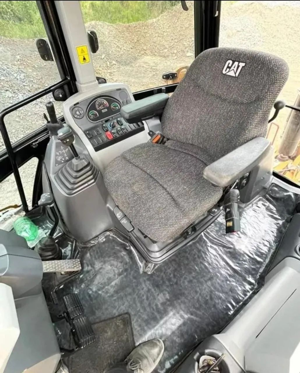 Retroescavadeira Caterpillar  2016 - Foto 6