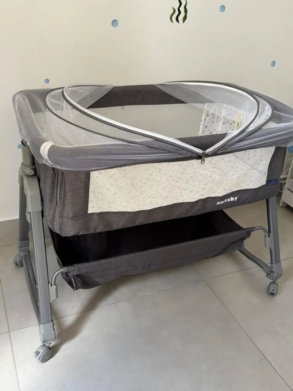 Vendo Berço Portátil Moises Co-bed Com Balanço Mosquiteiro e Cesto Cinza - Kababy - Foto 5