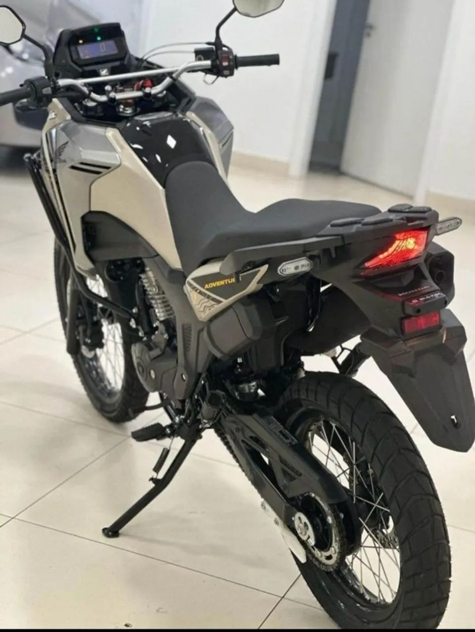 Honda Sahara 300 2024 - Foto 3