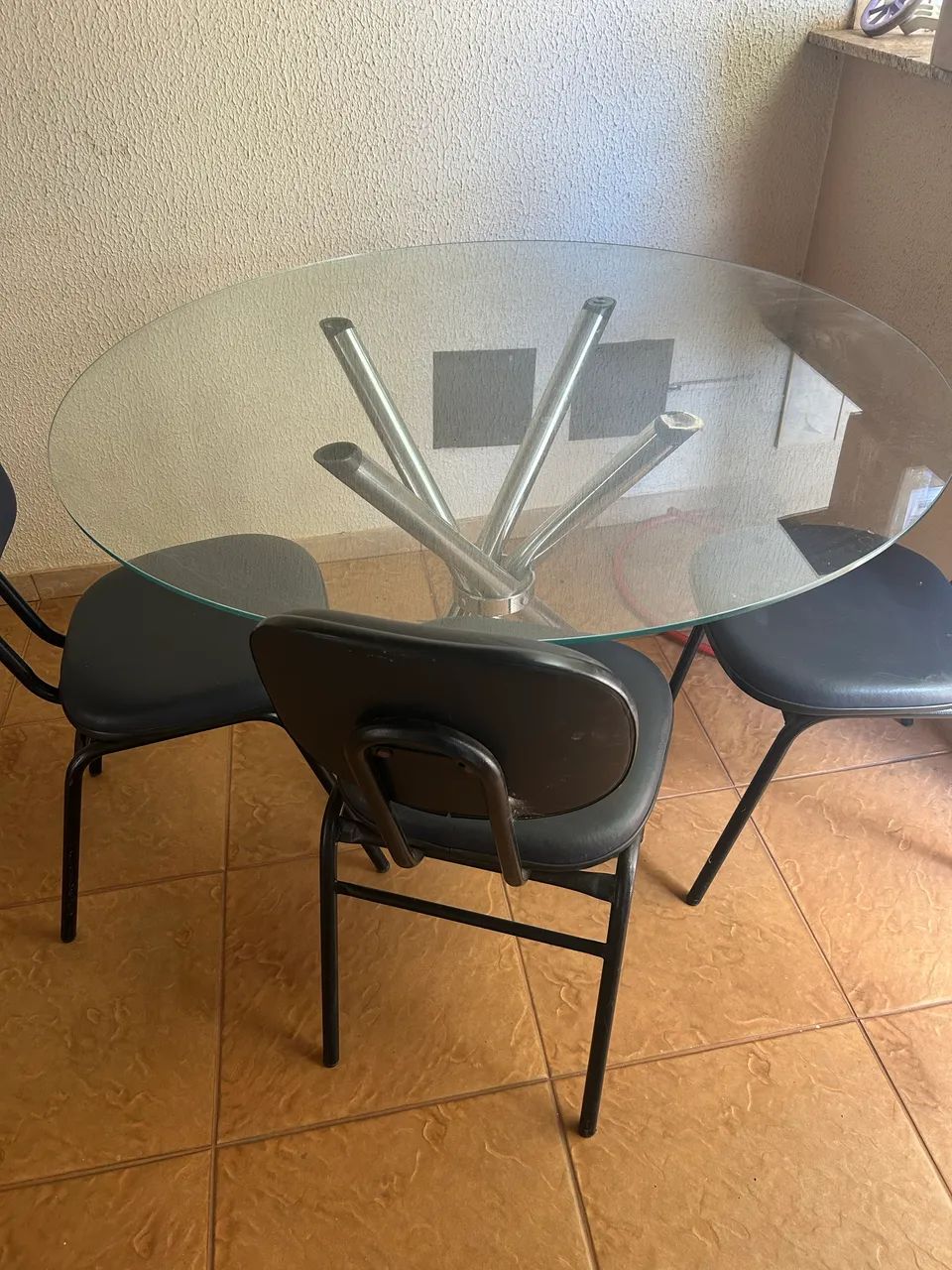 Mesa de vidro + cadeiras 