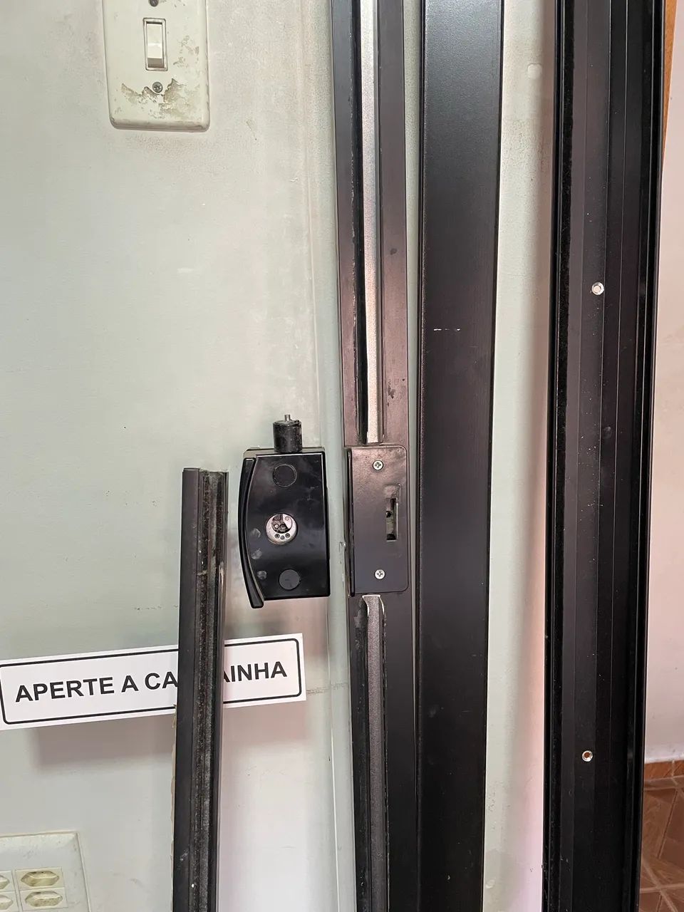 PORTA DE VIDRO TEMPERADO COMPLETA - LINDA E EM ÓTIMO ESTADO!