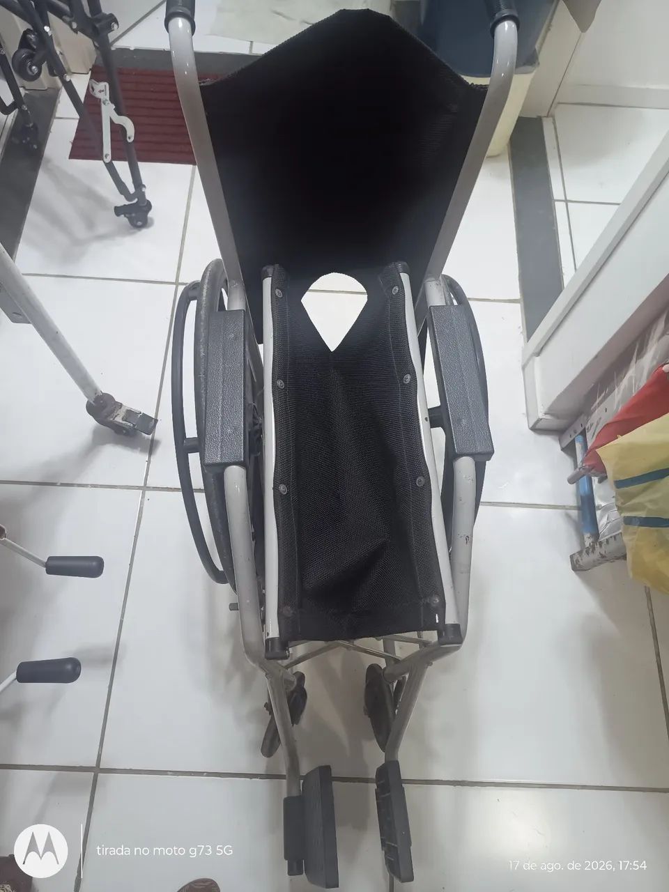 Vende-se cadeira de rodas dobrável 