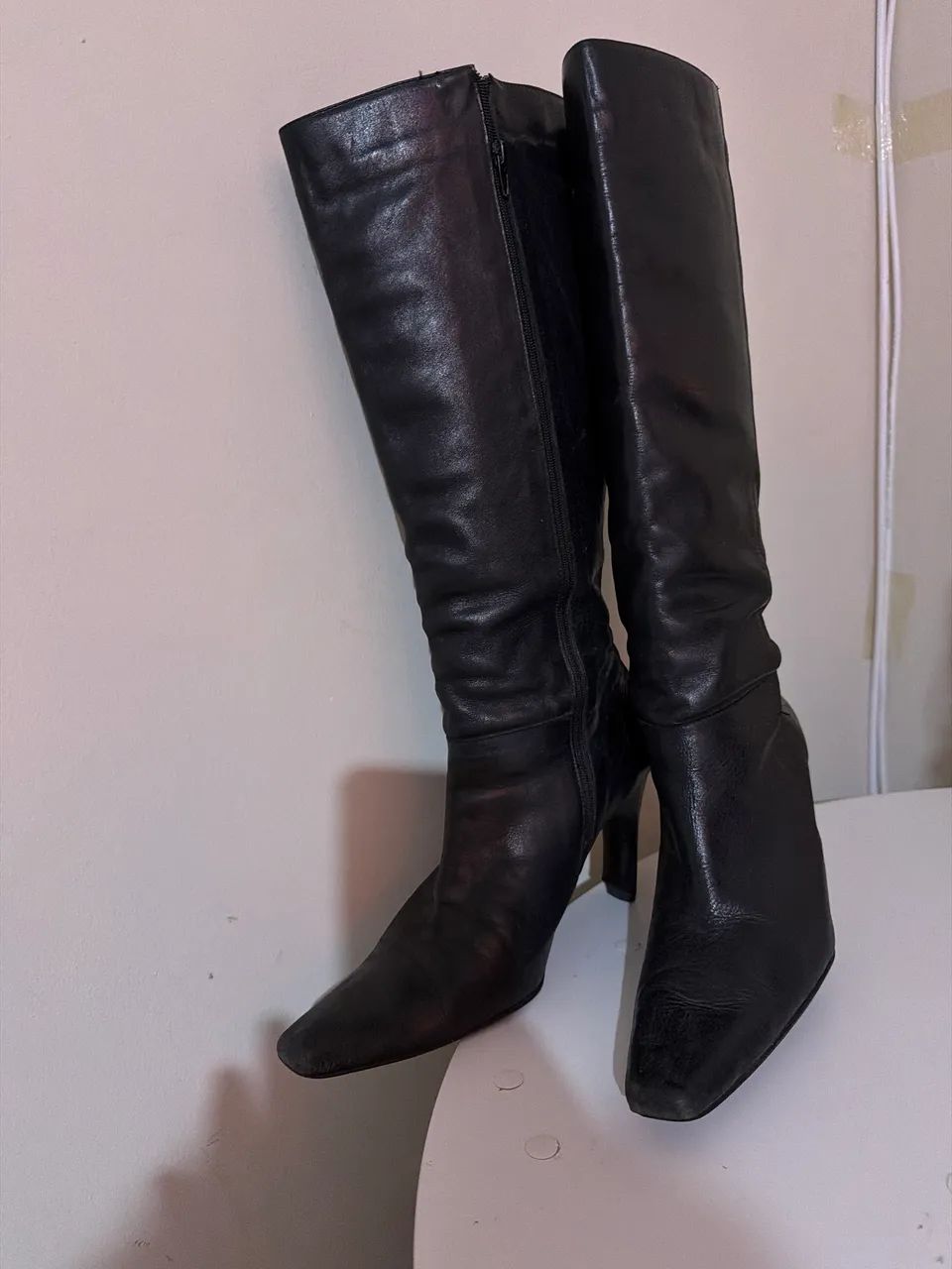 Botas de couro preta cano alto 