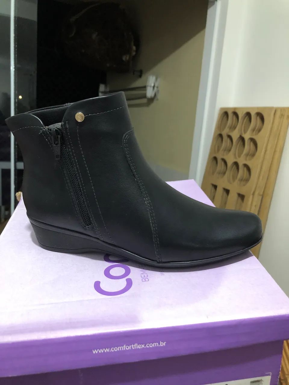 Vendo lote de caixa fechada de botas  - Foto 2