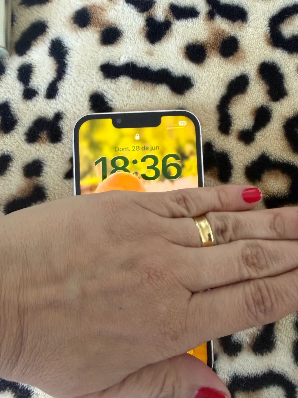 iPhone 13 128gb ( quebrado na parte traseira) - Foto 5