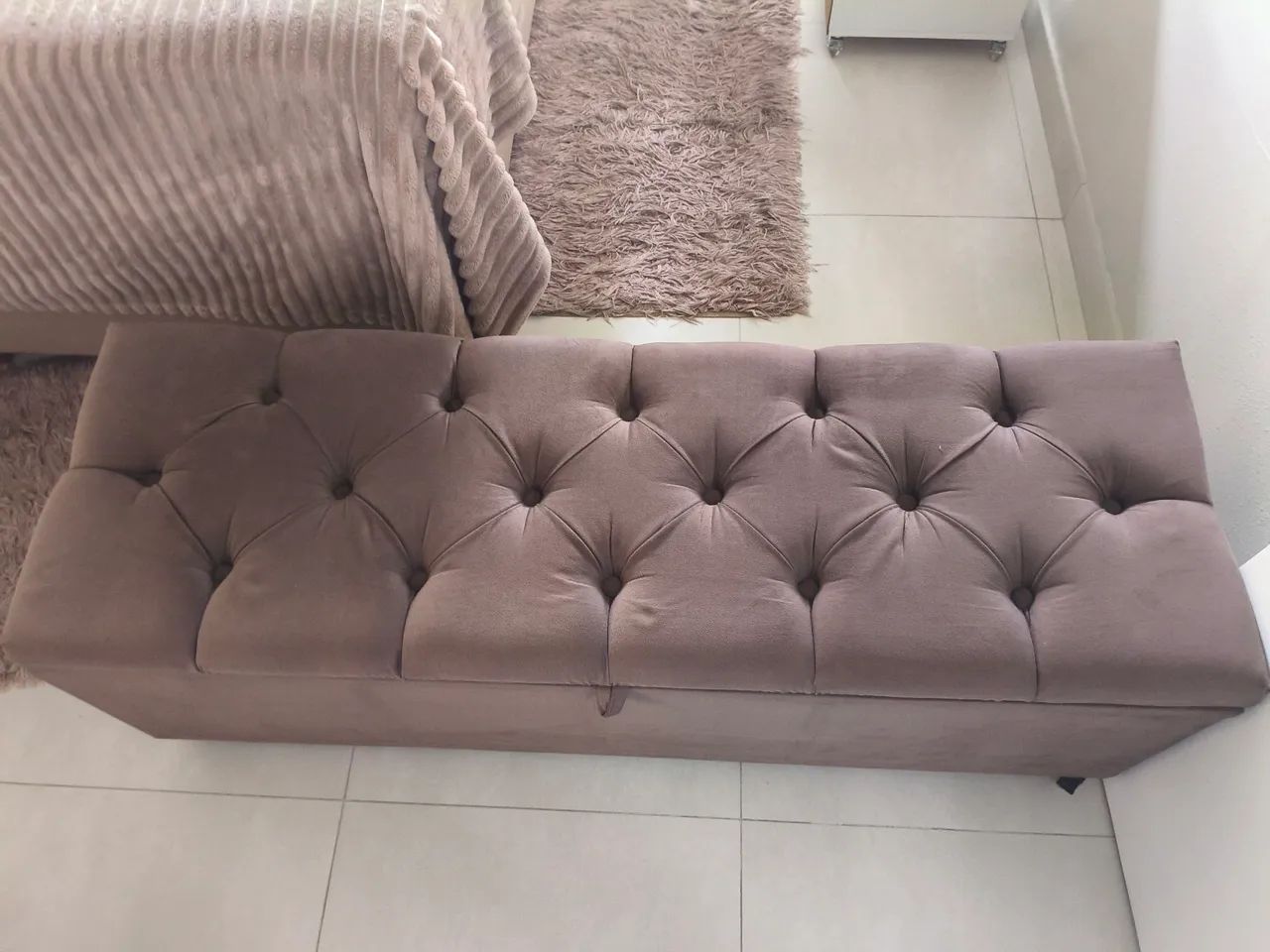 Puff Baú de Suede, Marrom-Chocolate 138cm X 45cm